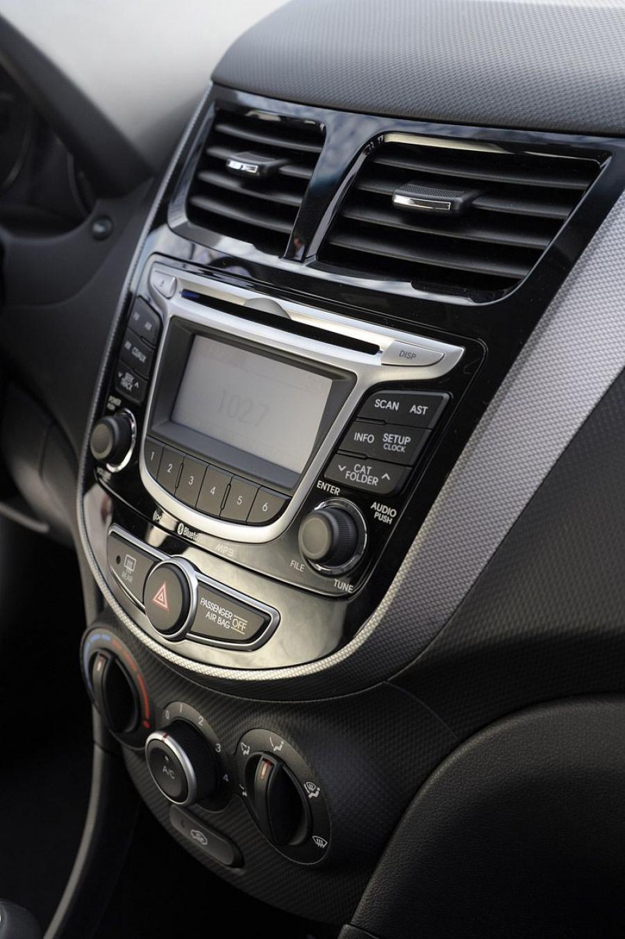  Hyundai Accent 2012 года  (фото 22 из 30)